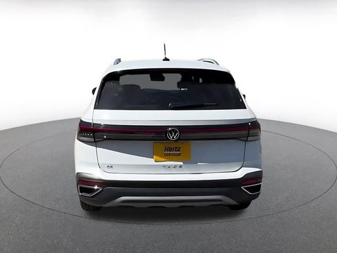 Used 2025 Volkswagen Taos SE image 12