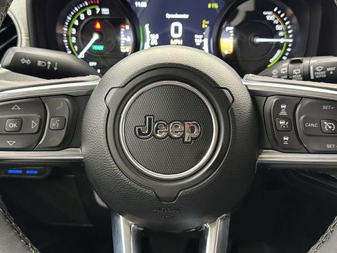 Used 2025 Jeep Wrangler Unlimited Sahara w/ Safety Group AWD/4WD image 28
