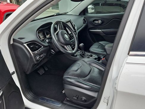 Used 2019 Jeep Cherokee Limited w/ Luxury Group image 5