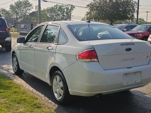 Used 2011 Ford Focus SE image 4