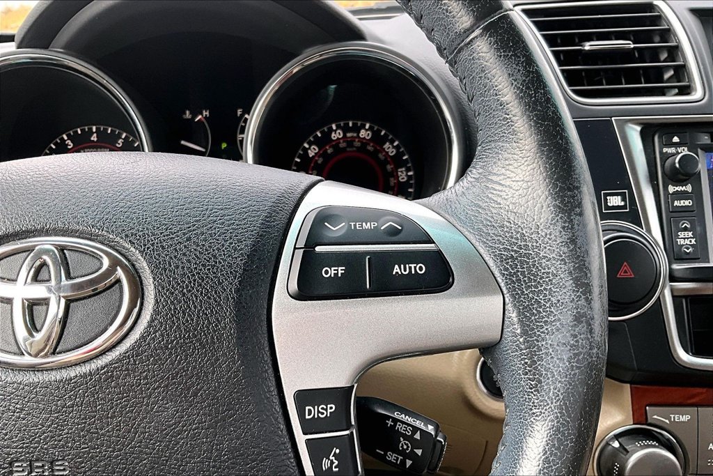 Used 2013 Toyota Highlander Limited AWD/4WD image 19