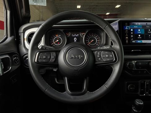 Used 2025 Jeep Wrangler Unlimited Sport AWD/4WD image 30