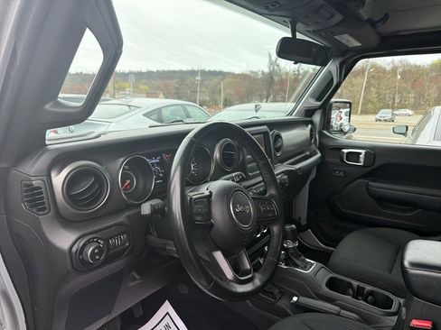 Used 2022 Jeep Gladiator Sport AWD/4WD image 15
