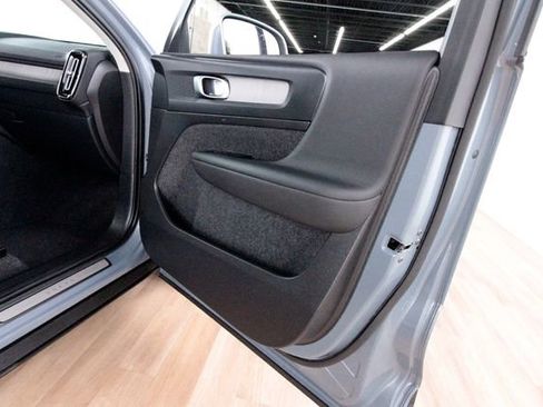 Certified 2023 Volvo XC40 B5 Plus w/ Protection Package Premier image 21