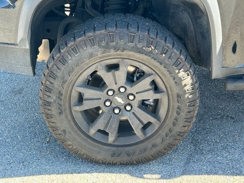 Used 2021 Chevrolet Colorado ZR2 w/ ZR2 Midnight Special Edition image 13