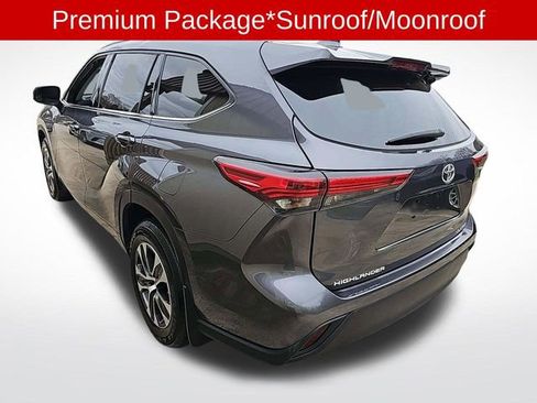 Used 2020 Toyota Highlander XLE image 2