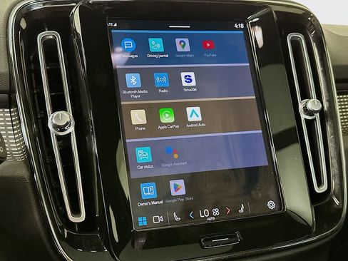 Used 2023 Volvo XC40 B5 Plus image 17