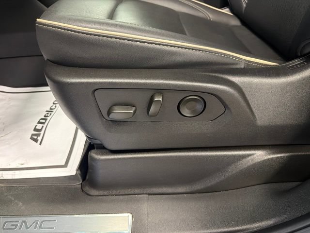 Used 2025 GMC Yukon Elevation AWD/4WD image 12