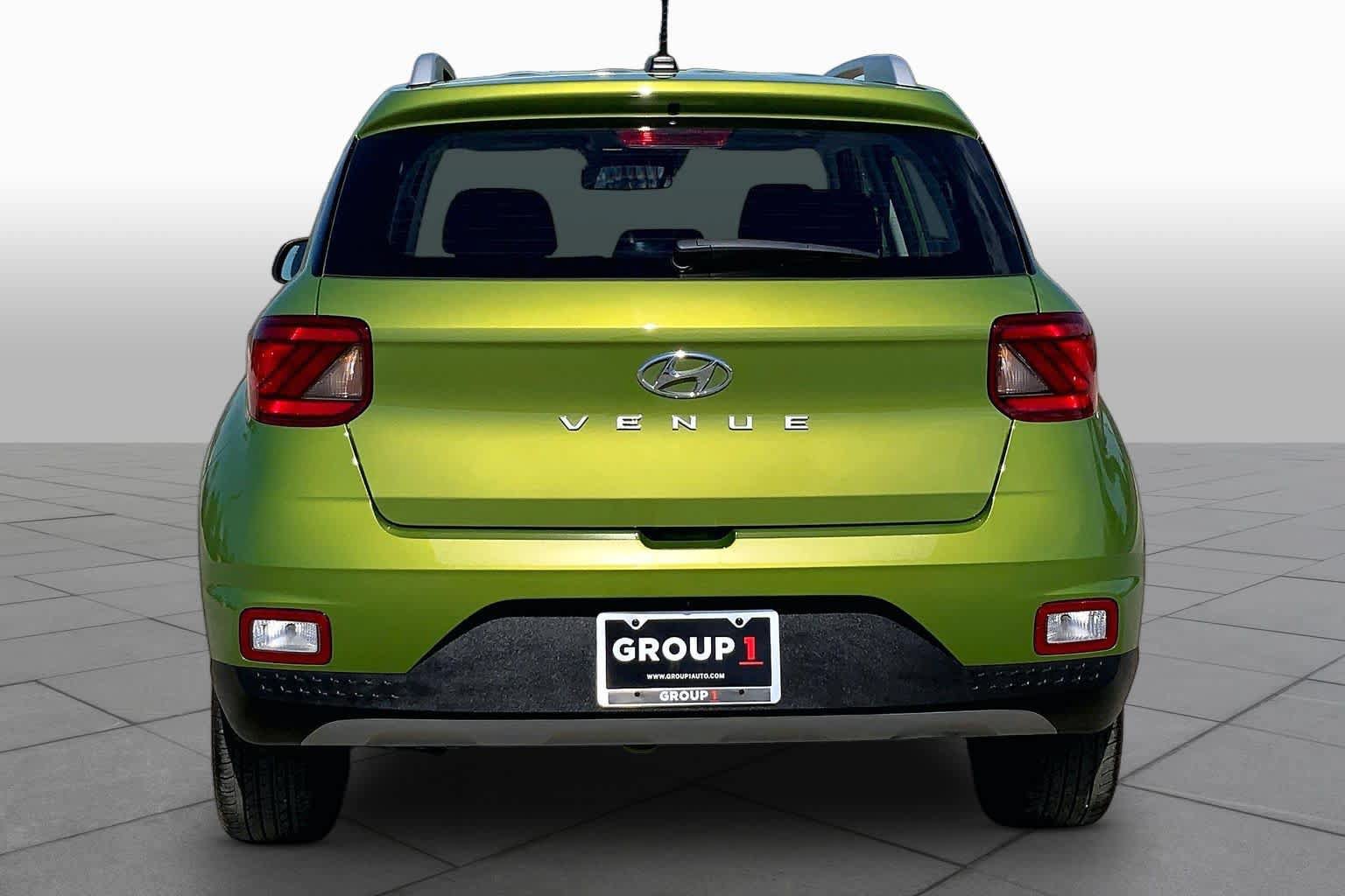 Used 2023 Hyundai Venue SEL FWD image 5