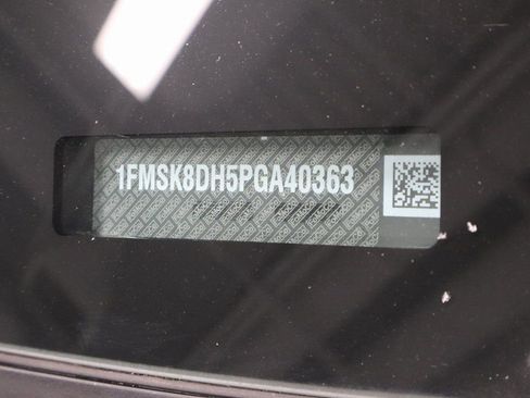 Certified 2023 Ford Explorer XLT image 32