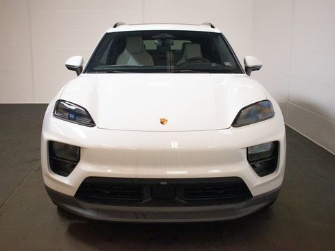 Used 2025 Porsche Macan 4S Electric image 9