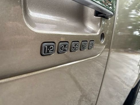 Used 2011 Ford F150 Lariat w/ Lariat Chrome Pkg AWD/4WD image 13