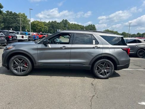 New 2026 Ford Explorer ST-Line w/ ST-Line Street Pack AWD/4WD image 4