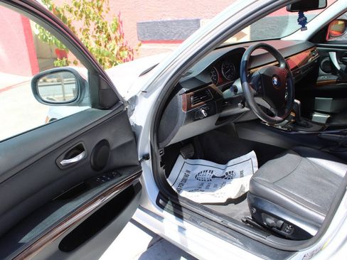 Used 2011 BMW 335i xDrive Sedan AWD/4WD image 9