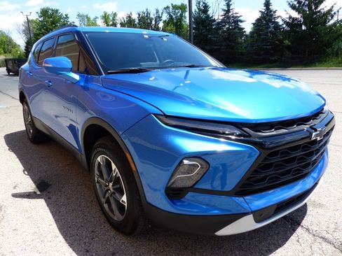 Used 2025 Chevrolet Blazer LT FWD image 12