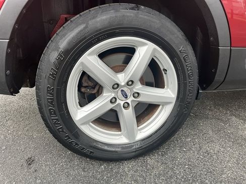 Used 2016 Ford Explorer XLT w/ Equipment Group 202A image 8