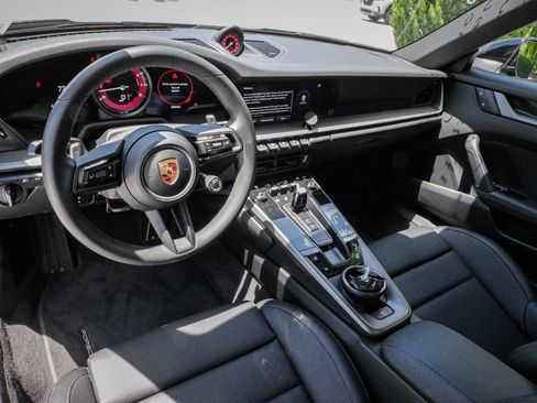 Used 2024 Porsche 911 Carrera RWD image 28