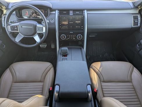 Used 2025 Land Rover Discovery Dynamic SE image 14