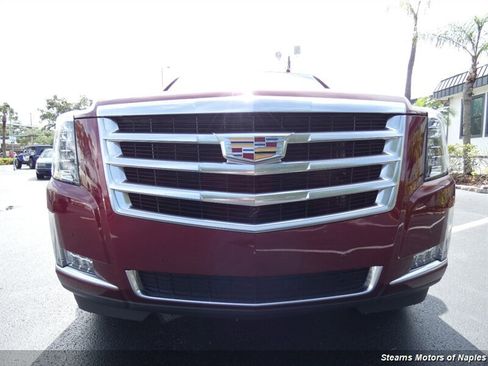 Used 2017 Cadillac Escalade ESV Luxury RWD image 4