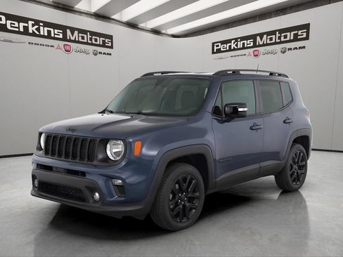 Used 2023 Jeep Renegade Altitude w/ Convenience Group I AWD/4WD image 1