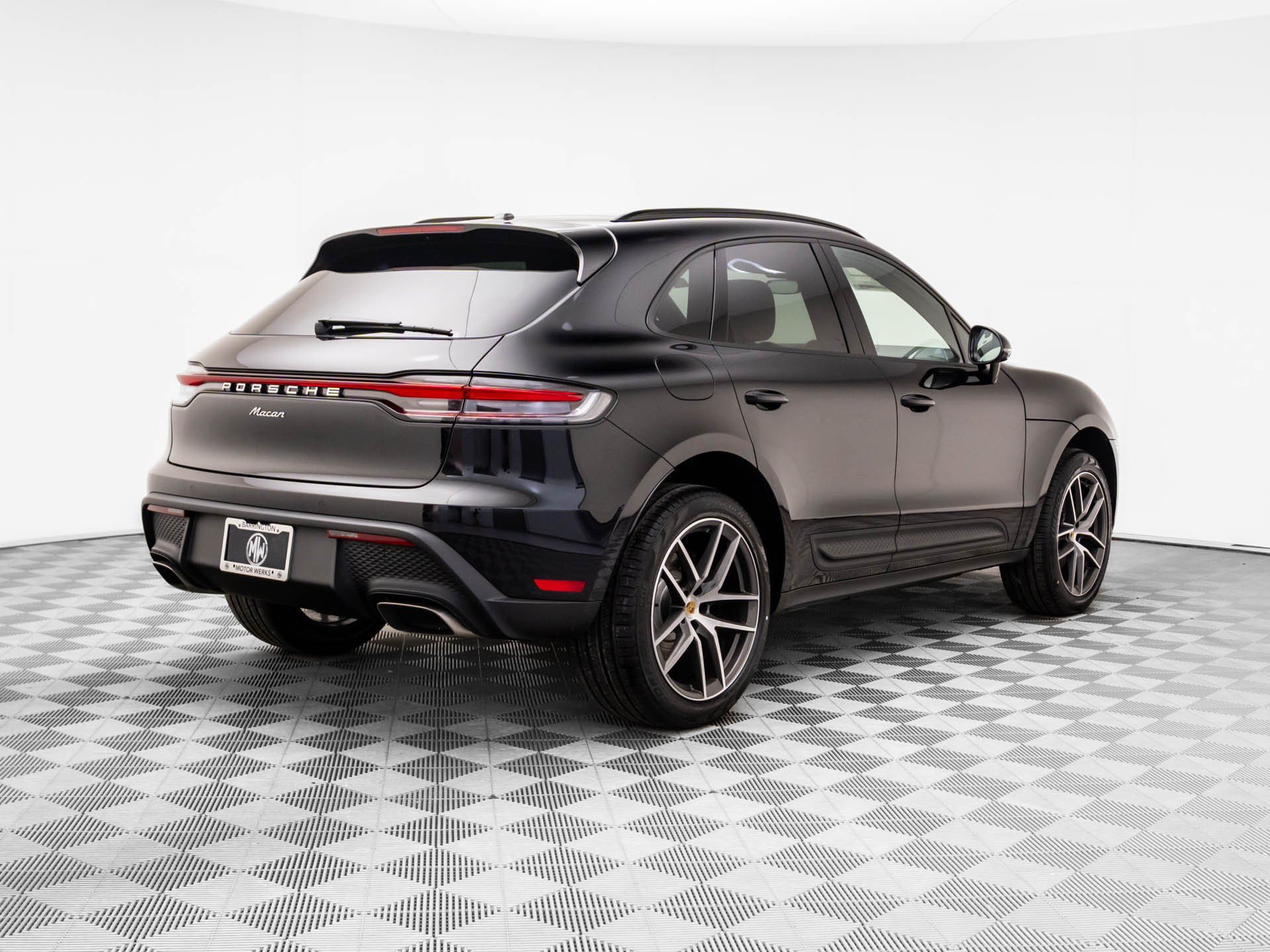 Used 2026 Porsche Macan AWD/4WD image 8