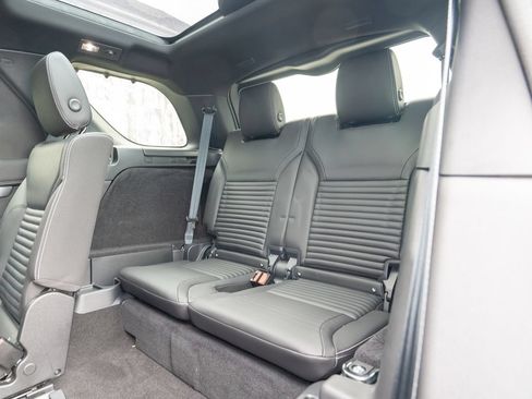 Certified 2025 Land Rover Discovery Dynamic SE AWD/4WD image 36