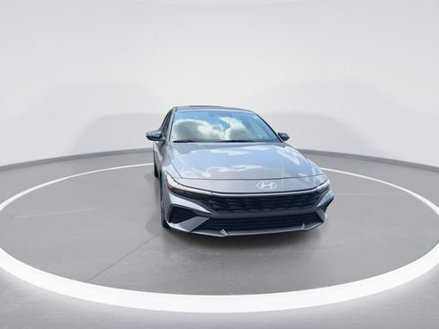 Certified 2025 Hyundai Elantra Sport FWD image 3