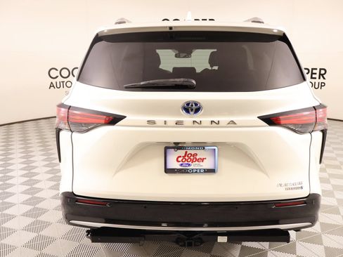 Used 2021 Toyota Sienna Platinum FWD image 24