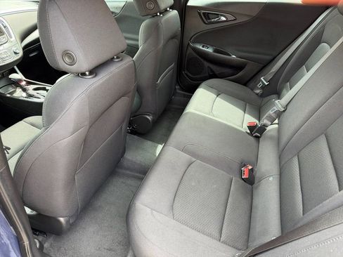 Used 2025 Chevrolet Malibu RS w/ LPO, Floor Liner Package FWD image 9