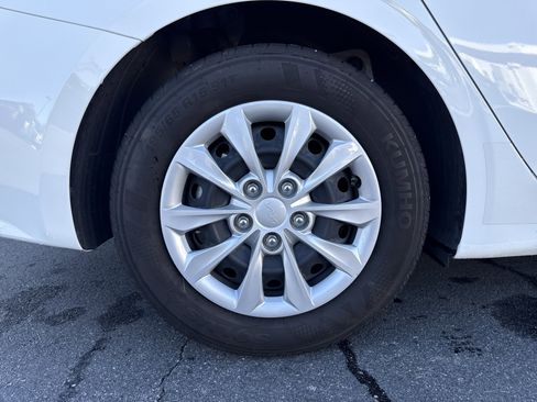 Used 2024 Kia Forte LX image 37