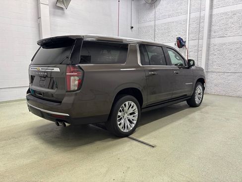 Used 2021 Chevrolet Suburban High Country w/ Premium Package AWD/4WD image 4