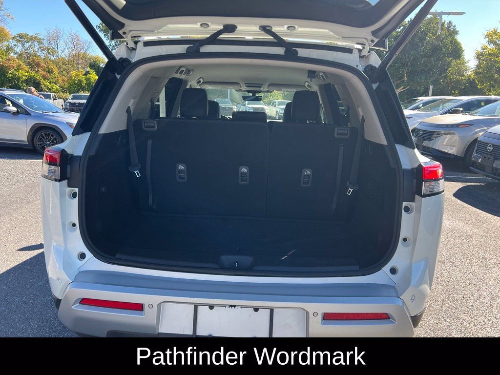 Certified 2023 Nissan Pathfinder SL w/ Black Appearance Package AWD/4WD image 17