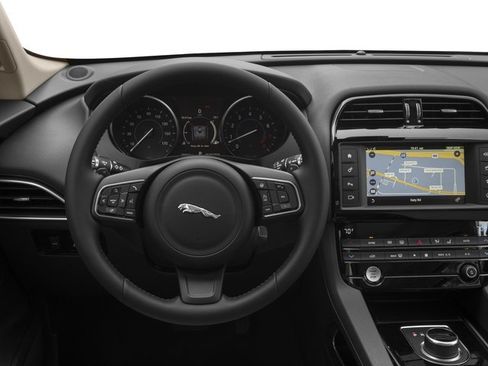 Used 2017 Jaguar F-PACE Prestige AWD/4WD image 7