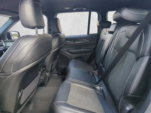 New 2025 Jeep Grand Cherokee Altitude image 13