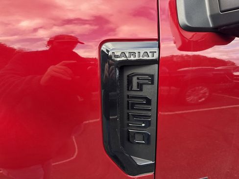 Used 2022 Ford F250 Lariat w/ Black Appearance Package image 11