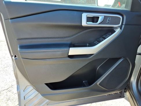Used 2022 Ford Explorer XLT w/ Equipment Group 202A AWD/4WD image 14