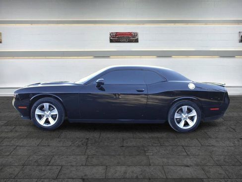 Used 2018 Dodge Challenger SXT RWD image 4