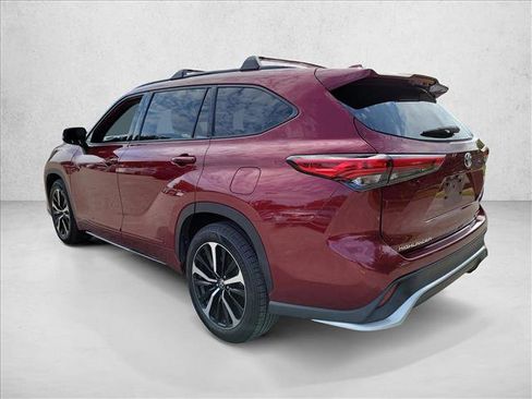 Used 2021 Toyota Highlander XSE AWD/4WD image 7