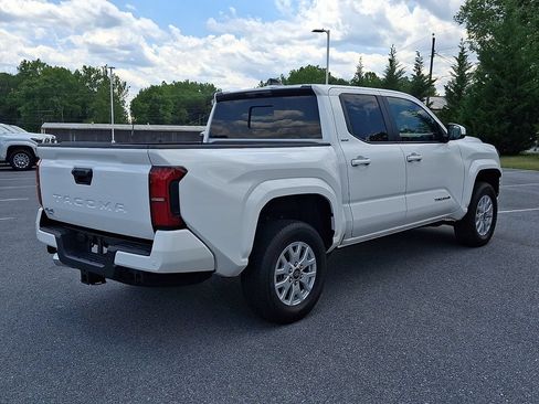 Used 2024 Toyota Tacoma SR5 AWD/4WD image 4