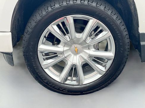 Used 2025 Chevrolet Silverado 1500 High Country w/ Technology Package AWD/4WD image 32