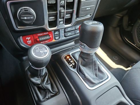 Used 2024 Jeep Wrangler Unlimited Rubicon 4xe AWD/4WD image 27