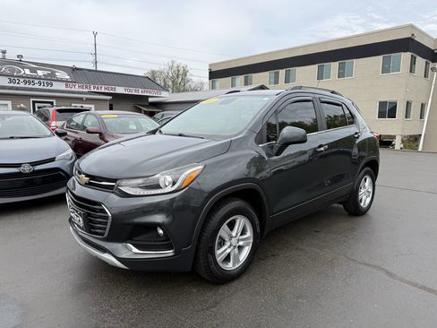 Used 2017 Chevrolet Trax LT w/ LT Convenience Package AWD/4WD image 1