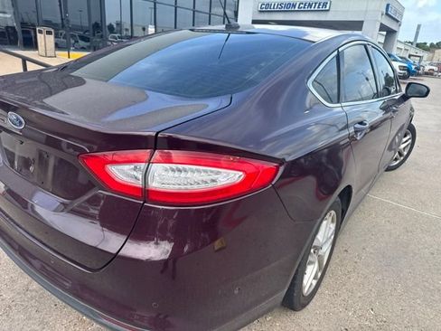 Used 2013 Ford Fusion SE FWD image 3