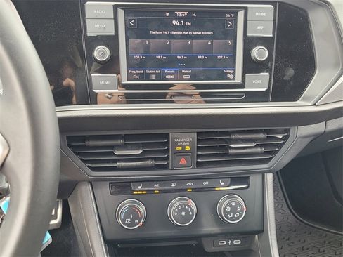 Used 2024 Volkswagen Jetta Sport image 14