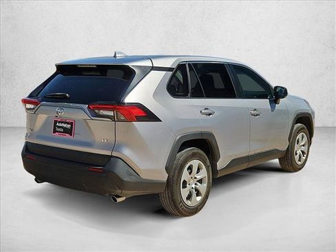 Used 2022 Toyota RAV4 LE w/ Carpet Mat Package (TMS) FWD image 5