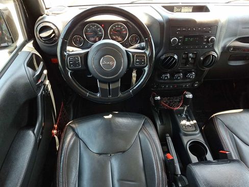 Used 2018 Jeep Wrangler Unlimited Rubicon AWD/4WD image 11