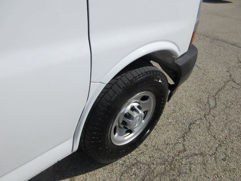 Used 2018 Chevrolet Express 3500 Extended w/ Driver Convenience Package image 16
