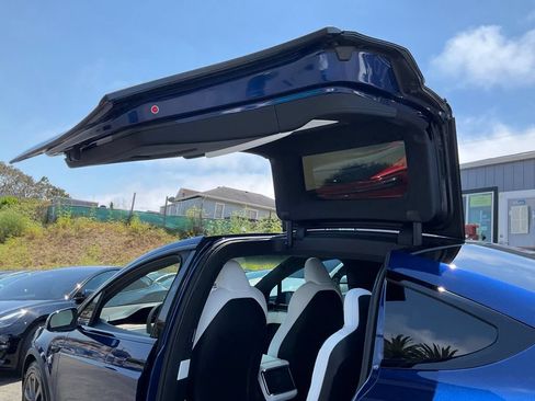 Used 2023 Tesla Model X AWD/4WD image 33