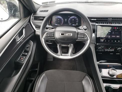 Used 2023 Jeep Grand Cherokee L Laredo AWD/4WD image 17