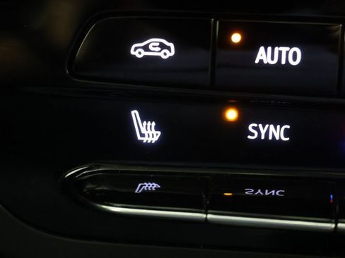 Used 2023 Buick Envision Essence AWD/4WD image 16